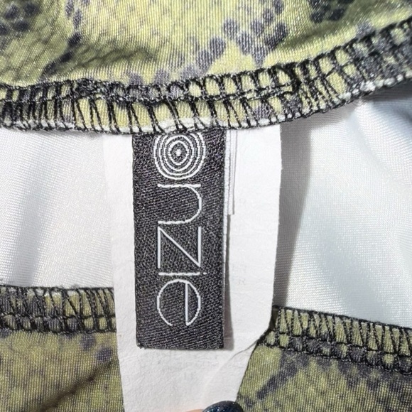 ONZIE Leopard High-rise leggings - Green/Black Large - Picture 8 of 11